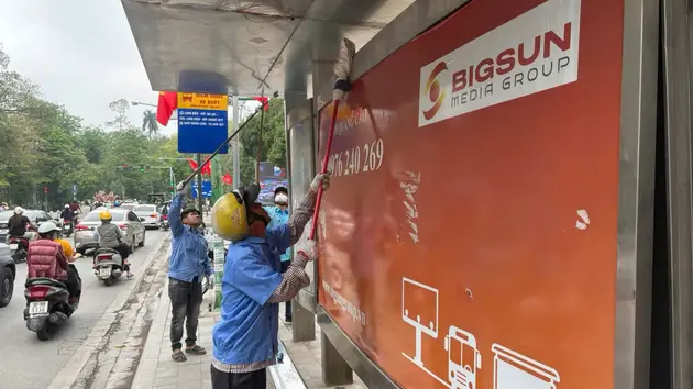 Hà Nội duy tu, chỉnh trang hệ thống nhà chờ xe buýt