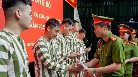 Hơn 8.000 phạm nhân nhận quyết định đặc xá