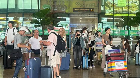 Ngày 30/4 sân bay Tân Sơn Nhất đón 115.000 lượt khách