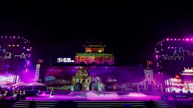 Khúc tráng ca '50 năm đất nước trọn niềm vui'