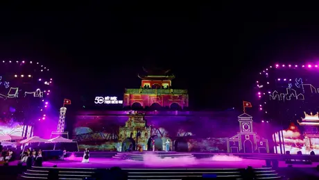 Khúc tráng ca '50 năm đất nước trọn niềm vui'