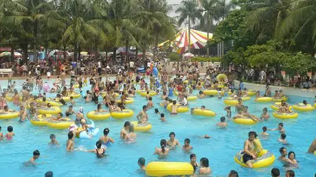 Nhiều khu vui chơi Hà Nội quá tải trong dịp nghỉ lễ 30/4