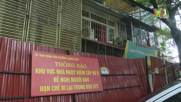 Người dân chung cư sắp sập đổ được bố trí tạm cư