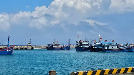Điểm tựa của ngư dân giữa muôn trùng khơi