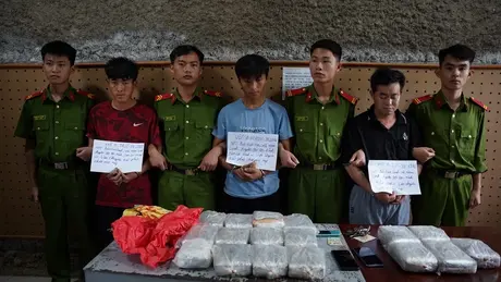 Bắt 3 đối tượng vận chuyển trái phép chất ma tuý