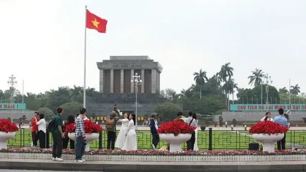 Du lịch Hà Nội hút khách dịp lễ