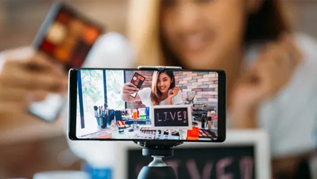 Vì sao kênh phân phối livestream lên ngôi?