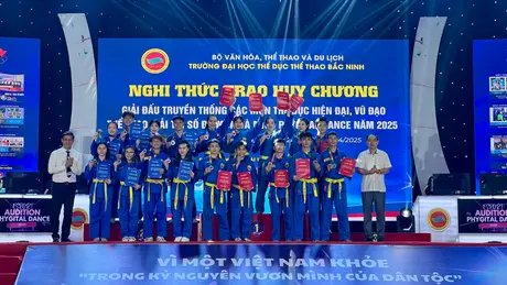 Thể thao điện tử tạo sân chơi mới