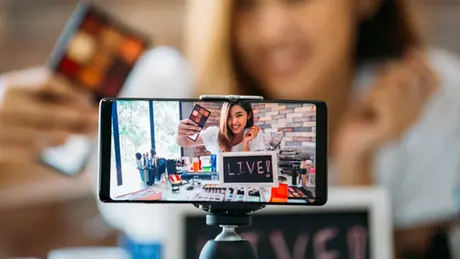 Vì sao kênh phân phối livestream lên ngôi?