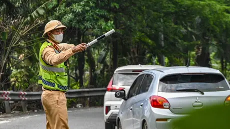 CSGT Hà Nội 'đội nắng' bảo đảm TTATGT dịp nghỉ lễ