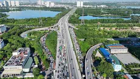 Người dân bắt đầu trở lại Thủ đô, giao thông đông dần