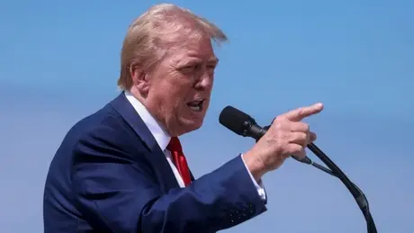 Ông Trump tước quy chế miễn thuế của Đại học Havard