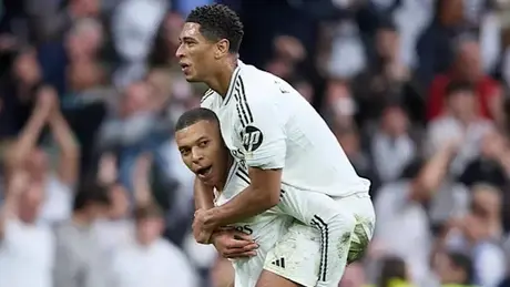 Real Madrid tiếp tục bám đuổi Barcelona