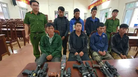 Bắt giữ 7 đối tượng mang súng tự chế đi săn bắn