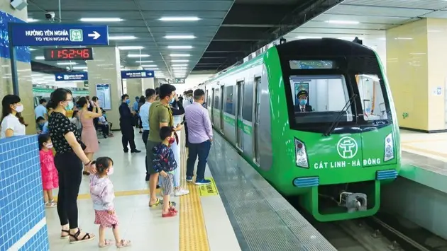 Gần 160.000 lượt khách đi metro Hà Nội trong dịp nghỉ lễ