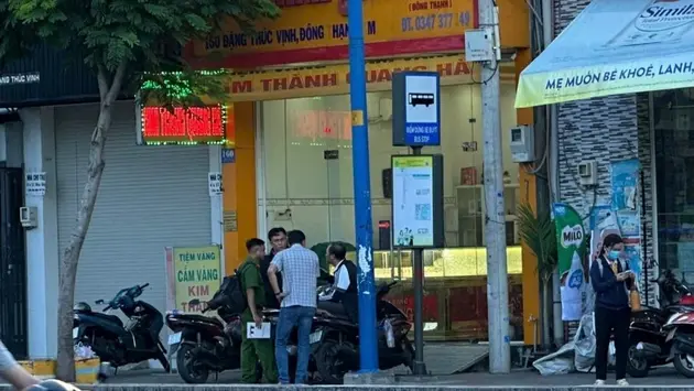 Đã bắt giữ 2 nghi phạm cướp tiệm vàng tại Hóc Môn