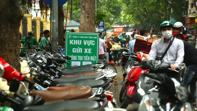 Hà Nội: Gần 490 điểm trông giữ xe không thu tiền mặt