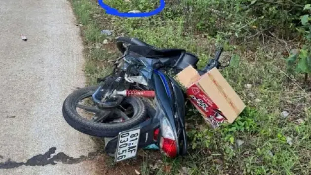 Người phụ nữ tử vong bất thường bên lề đường