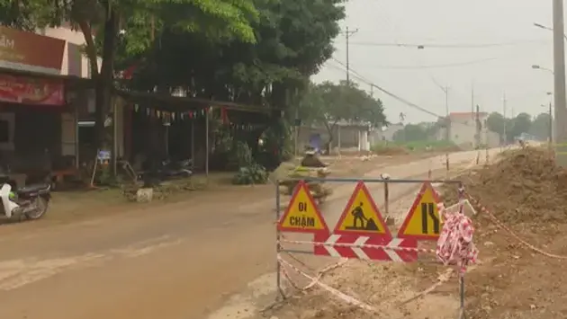 Người dân mong dự án cải tạo đường 413 sớm hoàn thành
