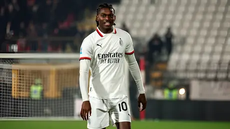 Rafael Leao giúp AC Milan thắng ngược Genoa