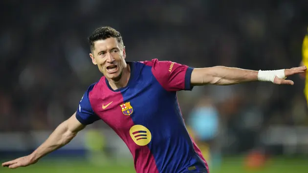 'Vũ khí hạng nặng' Lewandowski củng cố sức mạnh cho Barcelona