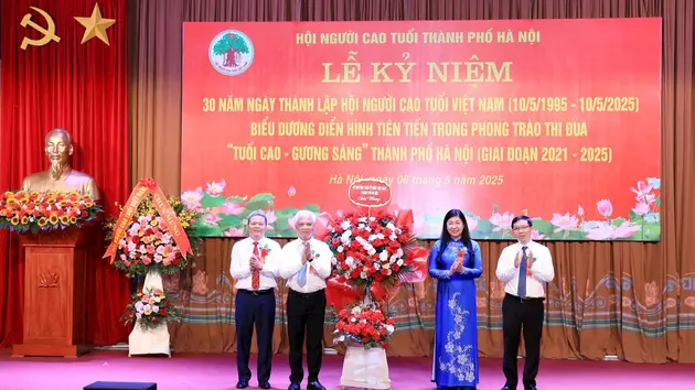 Biểu dương nhiều điển hình 'tuổi cao gương sáng'