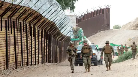 Quân đội Mỹ tăng cường củng cố hàng rào biên giới Mexico