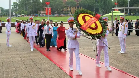 Hội Người cao tuổi TP. Hà Nội báo công dâng Bác