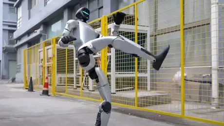 Trung Quốc triển khai robot cảnh sát