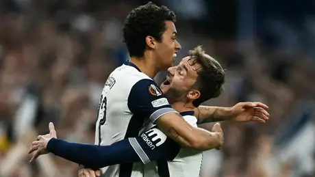 Tottenham rộng cửa vào chung kết Europa League