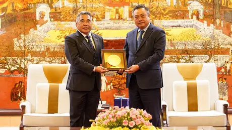 Chủ tịch UBND TP Hà Nội tiếp Đại sứ các nước