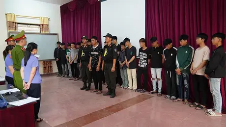 Khởi tố 18 'quái xế' mang hung khí gây rối trật tự