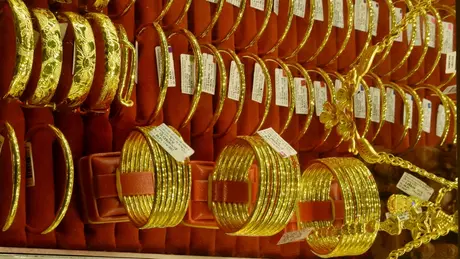 Giá vàng quay đầu giảm mạnh, nhiều thương hiệu 'hết vàng' bán