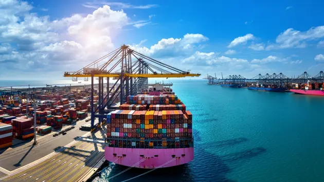 Xuất nhập khẩu tháng 4/2025 tăng 15% so với cùng kỳ
