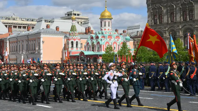 Đoàn QĐND Việt Nam duyệt binh trên Quảng trường Đỏ
