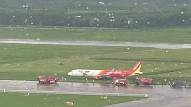 Máy bay Vietjet Air trượt khỏi đường băng khi hạ cánh