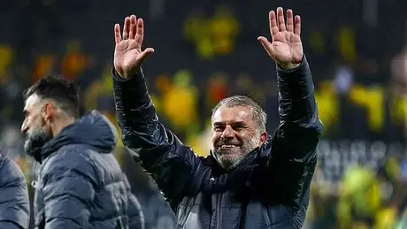 Ange Postecoglou tức giận khi Tottenham bị so sánh với Man United
