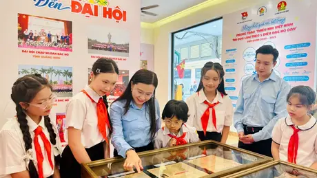 Triển lãm ảnh, hiện vật về thiếu nhi Việt Nam