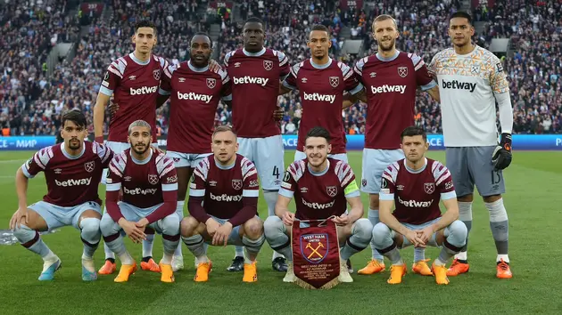 West Ham chia tay bốn cầu thủ