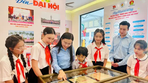 Triển lãm ảnh, hiện vật về thiếu nhi Việt Nam