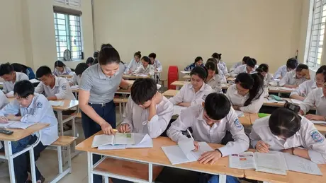 Hỗ trợ học sinh lớp 12 ôn tập hiệu quả