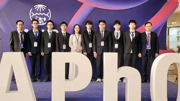 Việt Nam đạt 3 Huy chương Vàng Olympic Vật lý 2025