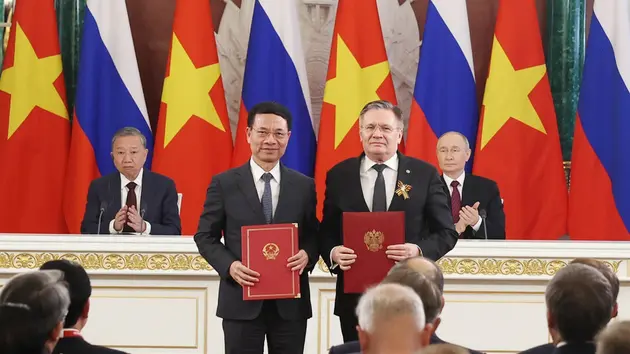 Tổng Bí thư Tô Lâm và Tổng thống Vladimir Putin chứng kiến Lễ trao các văn kiện hợp tác