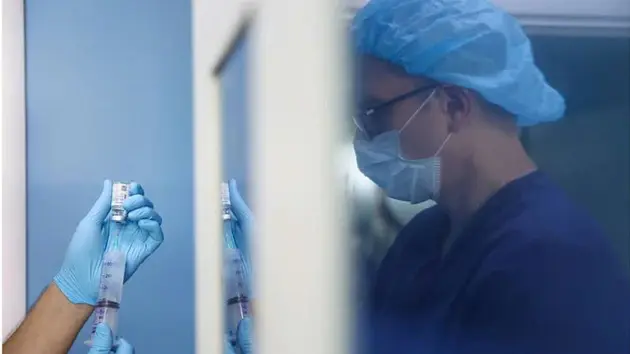 Vaccine trị ung thư của Nga khi nào có tại Việt Nam?