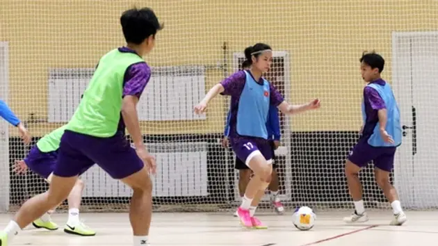 Futsal nữ Việt Nam chuẩn bị trước trận gặp Nhật Bản