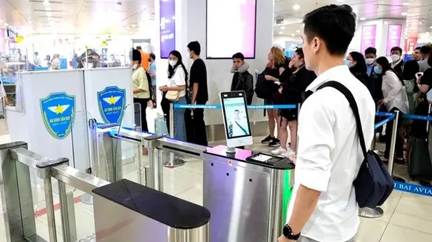 Làm thủ tục lên máy bay thuận tiện hơn nhờ VNeID 