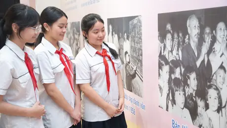 Triển lãm 'Thiếu nhi Việt Nam vững bước tiến vào kỷ nguyên mới'