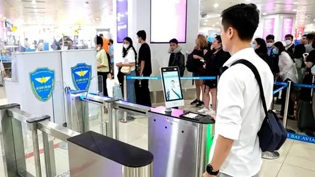 Làm thủ tục lên máy bay thuận tiện hơn nhờ VNeID 
