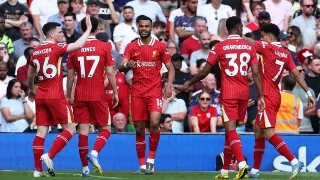Arsenal thoát thua trước Liverpool