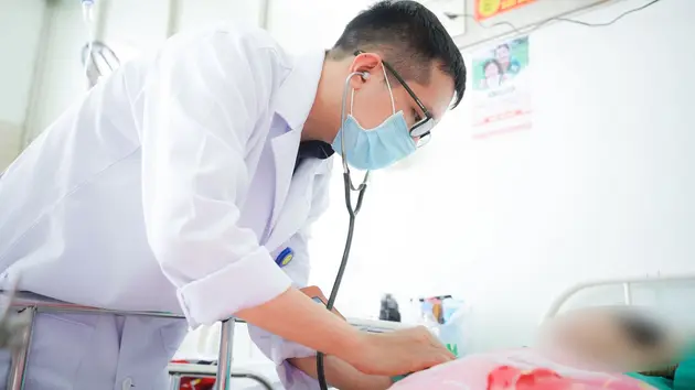 Xe chở 24 người bị tông nghiêm trọng trên đường hành hương